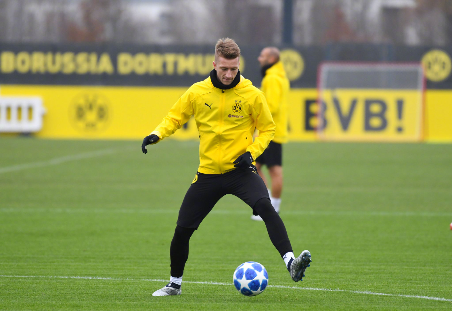 关于转折点！多特蒙德单刀错失，欧冠赛前攻防权衡，球迷炸锅，心理建设被强调的信息