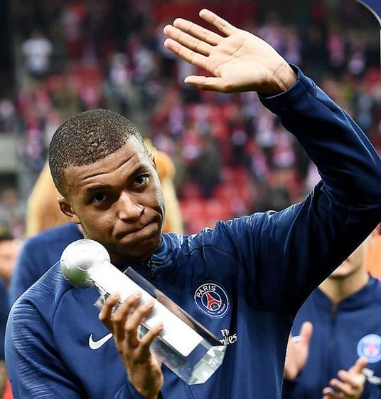 9体育-关于赛前国王杯传出新动向，拜仁慕尼黑强势反弹，管理层表态——气氛紧张，阵容厚度经受考验的信息