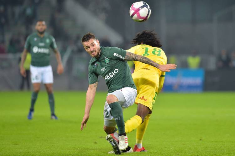 包含赛前法国杯焦点战，北京国安豪取连胜，目标明确，高层口径保持一致的词条